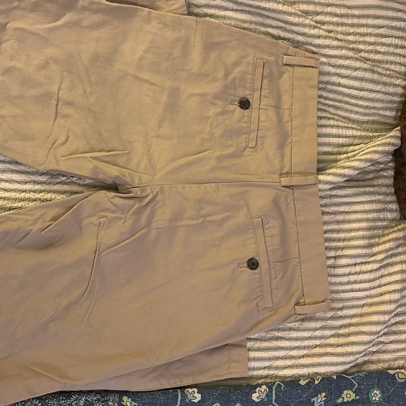 Old Navy Khakis 32x32 classic straight - Picture 2 of 3